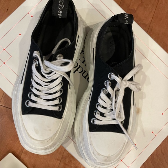 Alexander McQueen sneakers in new condition size 5 - Picture 3 of 5
